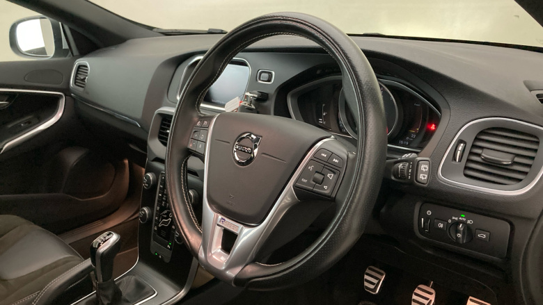 Volvo V40 T2 [122] R DESIGN Nav Plus 5dr Petrol Hatchback